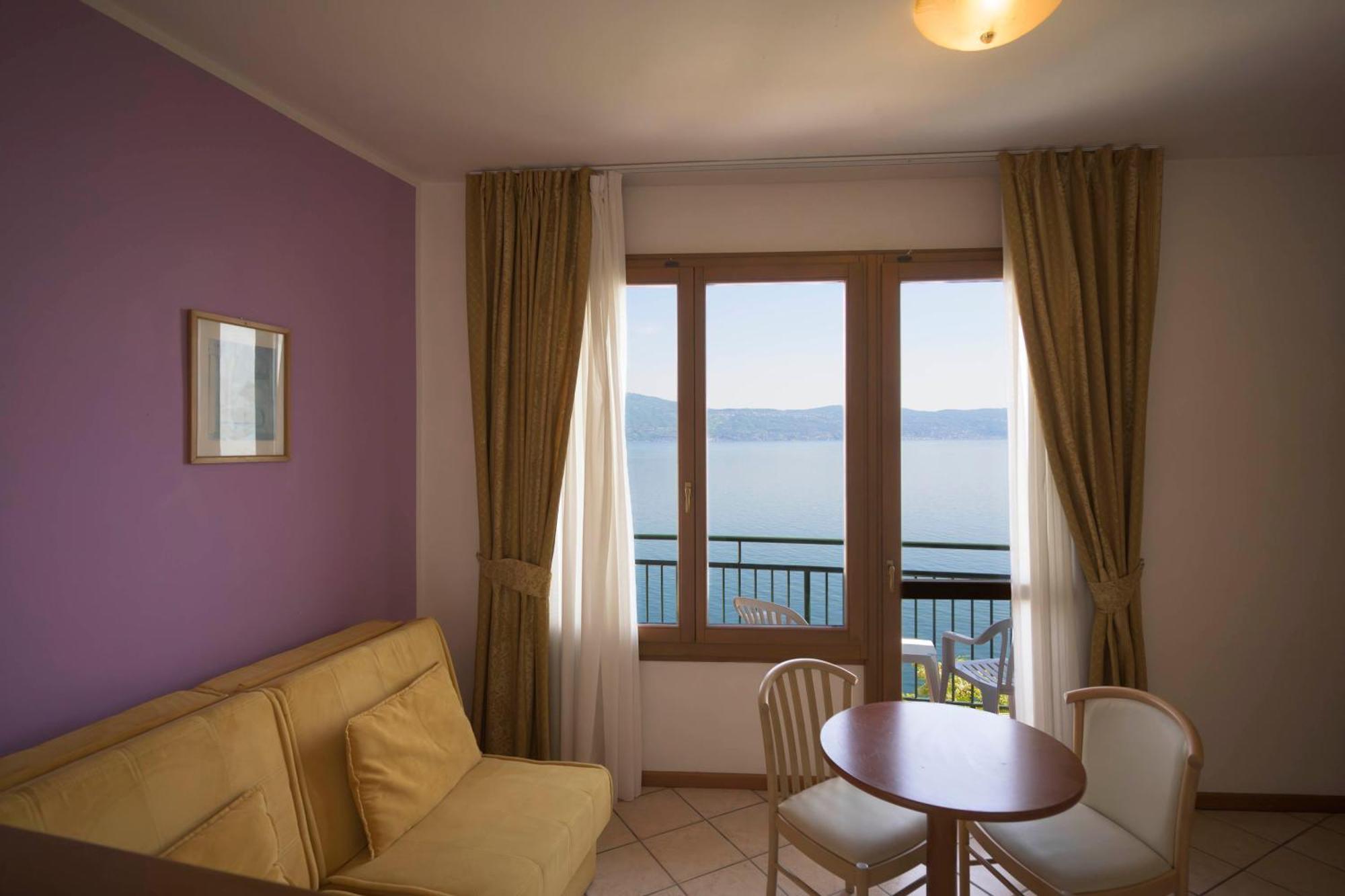 Triple Room Balcony or Terrace Lake View